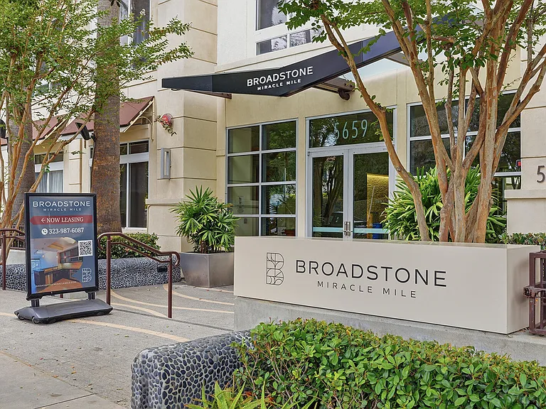 Broadstone Miracle Mile — Photo 34