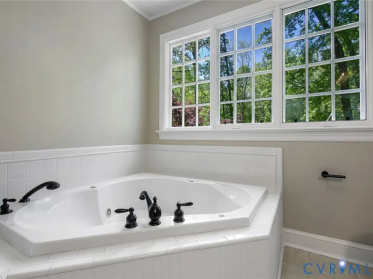 9900 Kingsbridge Rd — Photo 25