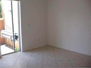 4th image of 2319 Mariner Ct