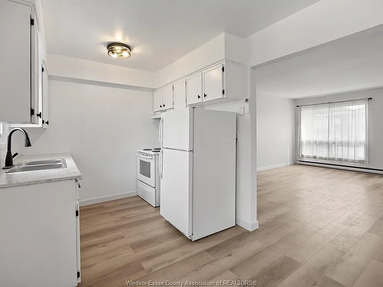 328 Fryer St — Photo 9