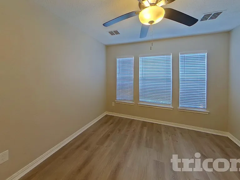541 Gibson St — Photo 13