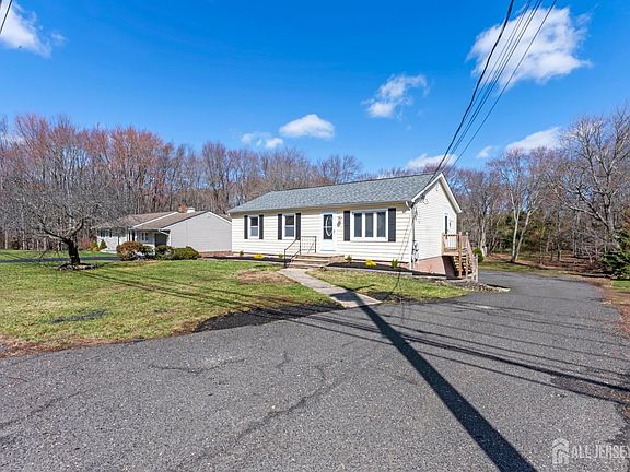 4th image of 235B Dayton Rd