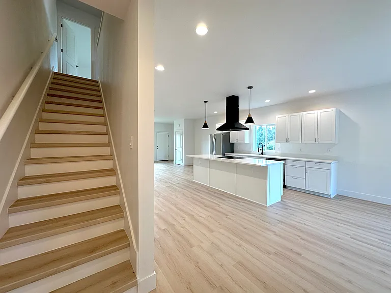 3021 Harold Dr SE — Photo 5