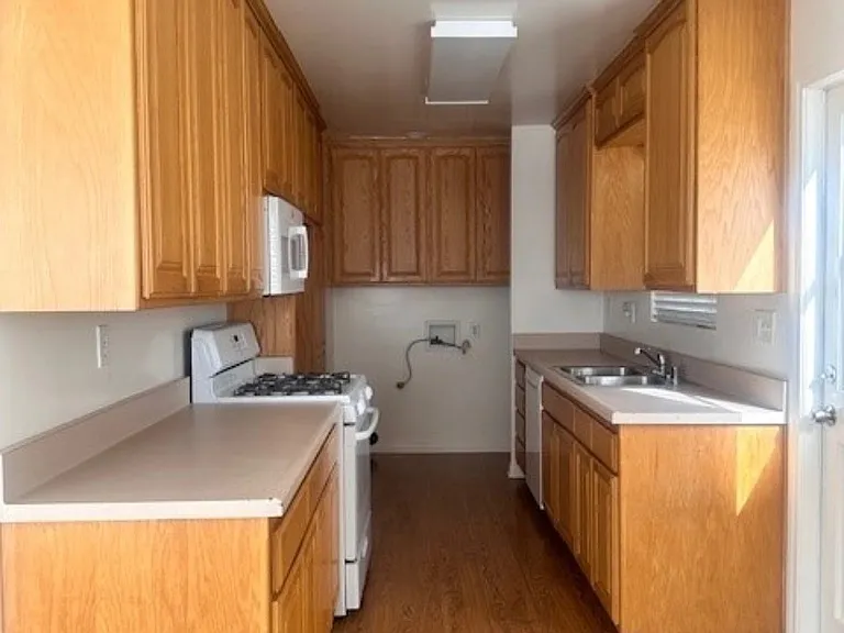 752 W 25th St #758 — Photo 4