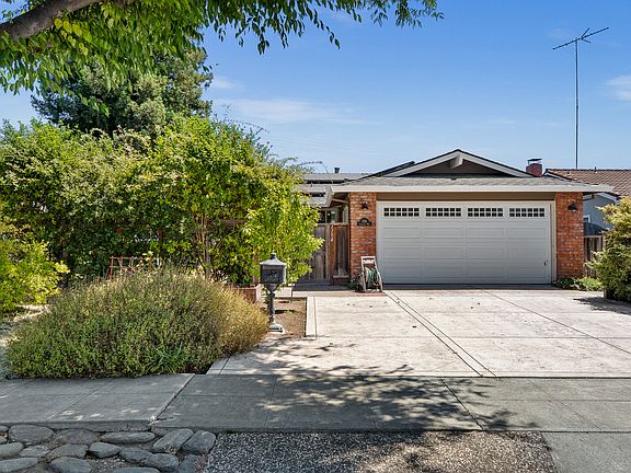 2nd image of 1194 Lynhurst Way