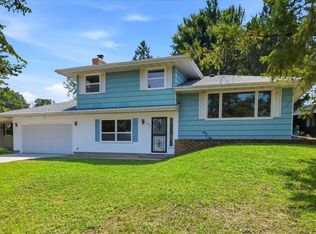 1277 Imperial Ln, New Brighton, MN 55112