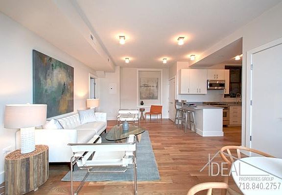 4th image of 42 Woodhull St
