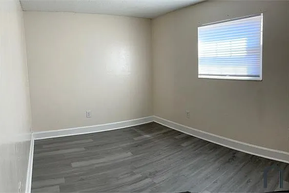 3 bed, 1300 sqft, $1,399 — Photo 2