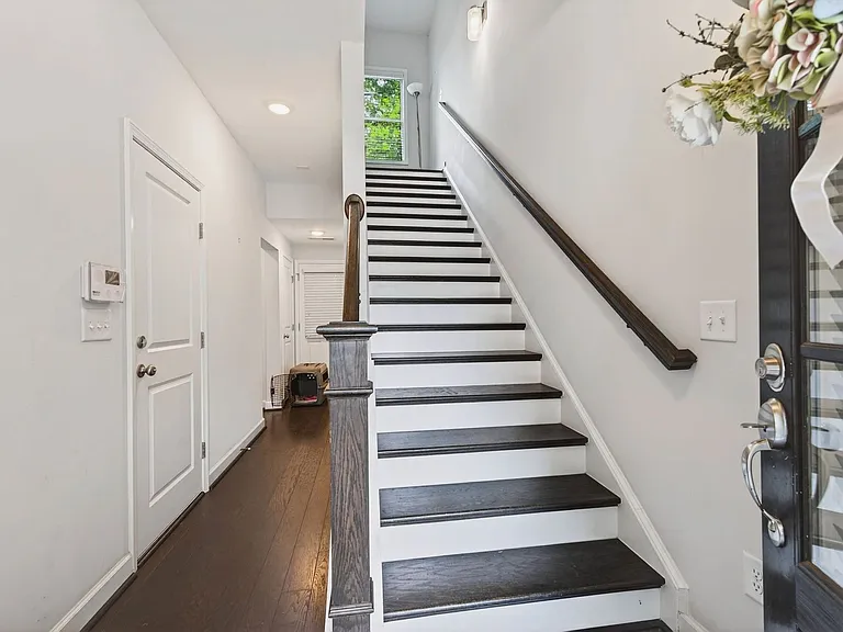 2860 Boone Dr NW — Photo 4