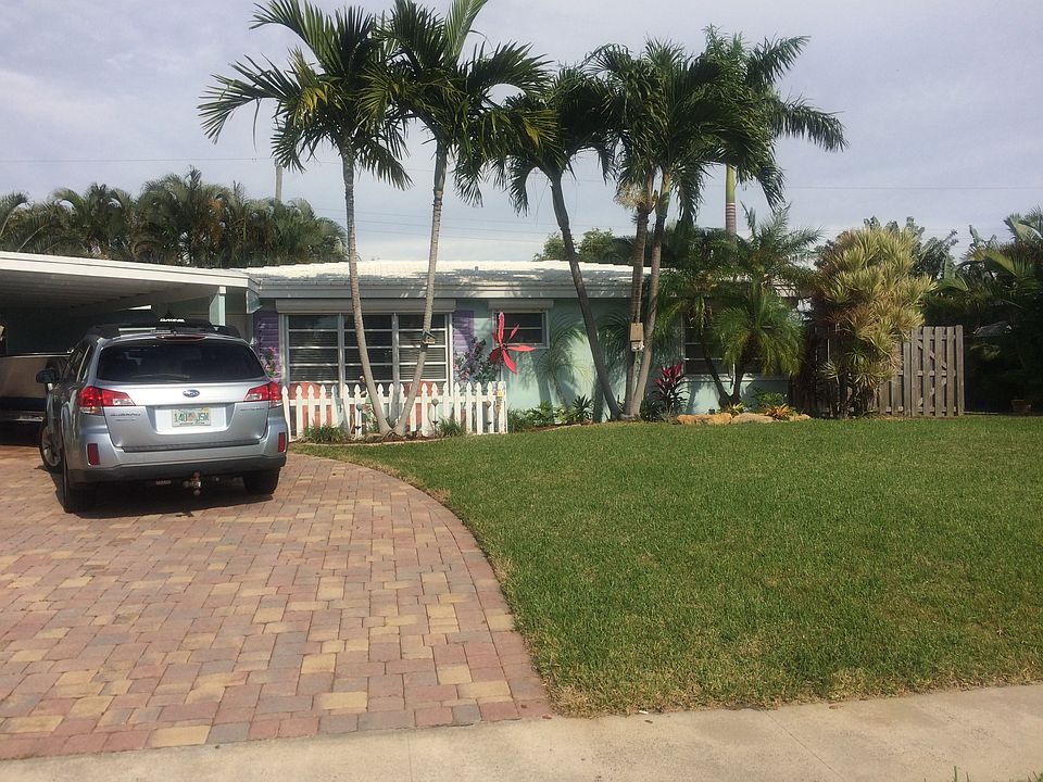 1st image of 817 SE 15th St