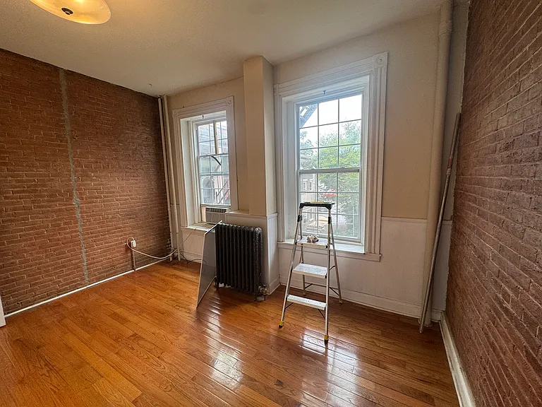 213 E King St #5 — Photo 17