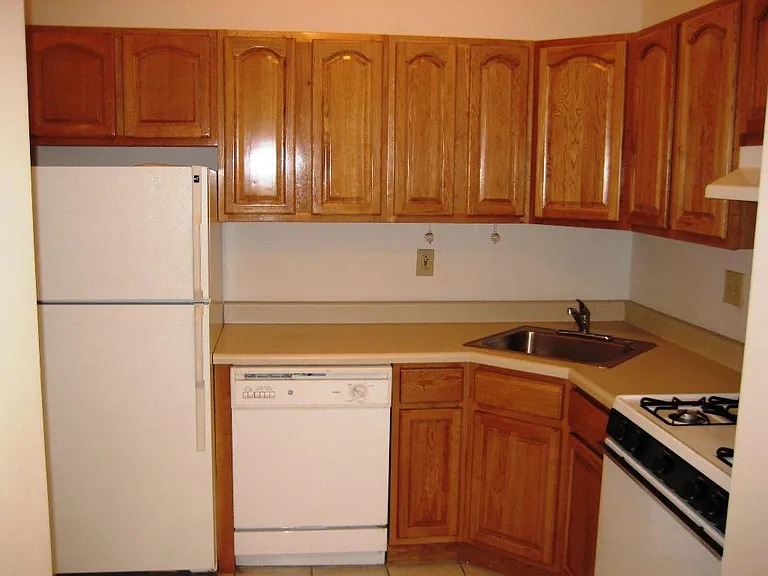 2022 Spring Garden St #1F — Photo 6