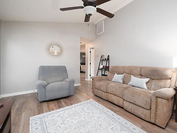 4th image of 2133 Village Pointe Ct