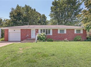 150 Meadowcrest Ln, Little Hocking, OH 45742