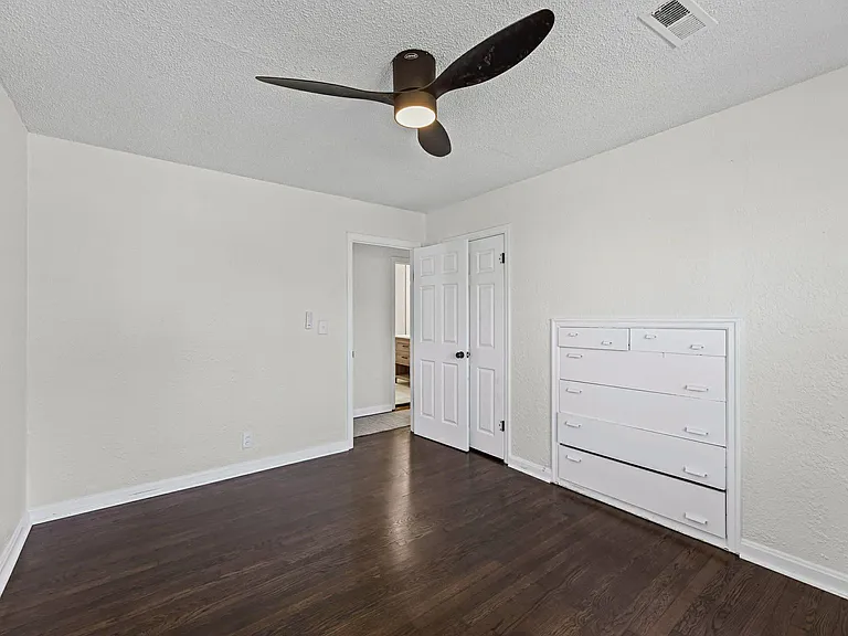 5631 Parkview Ave — Photo 25
