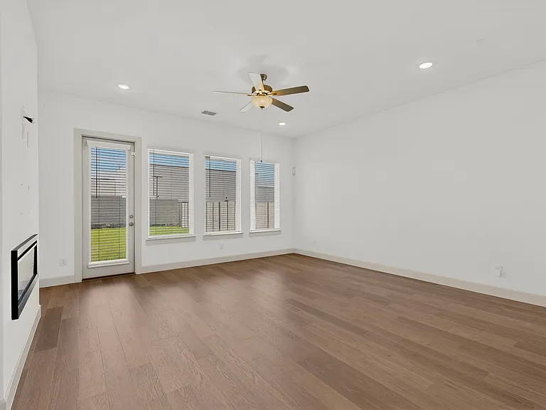 4013 Chastetree Ln — Photo 6