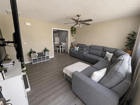3rd image of 321 Burchwood Dr