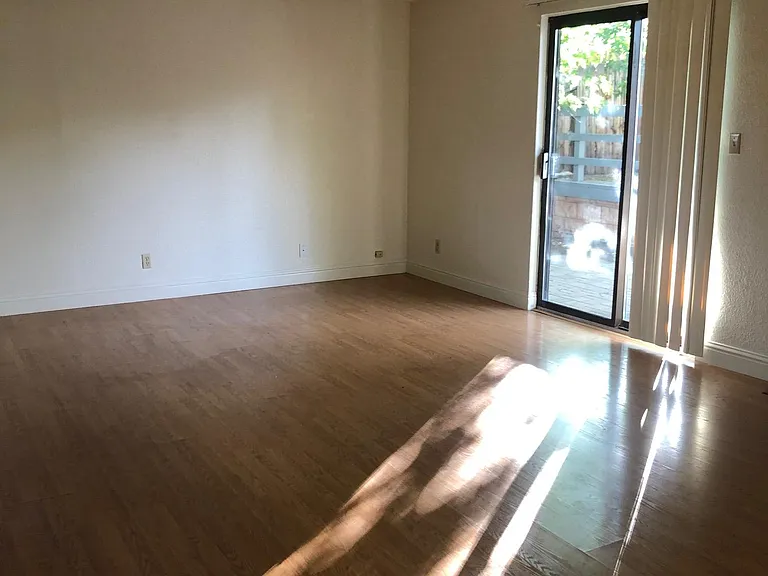 1855 Putnam Dr — Photo 3
