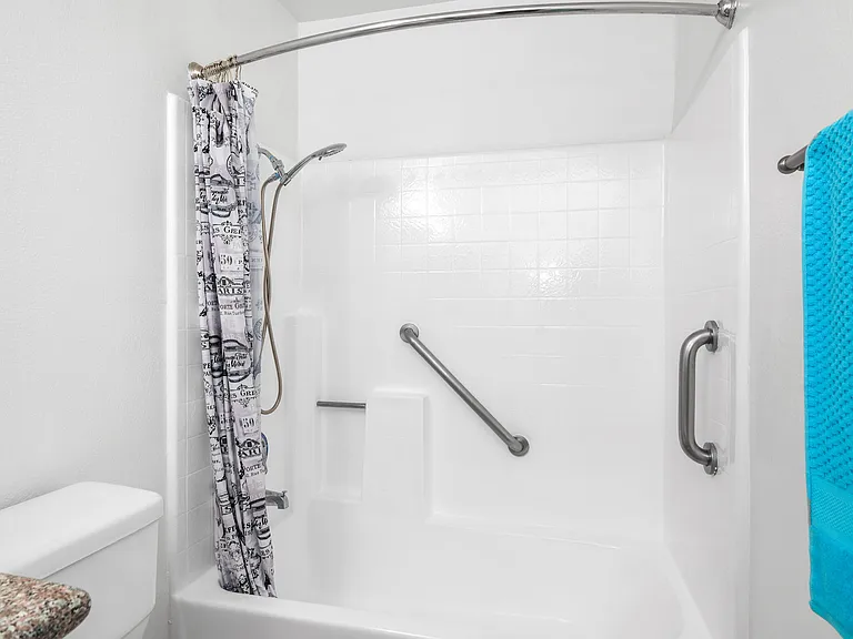 Nantucket Creek Apartments — Photo 22