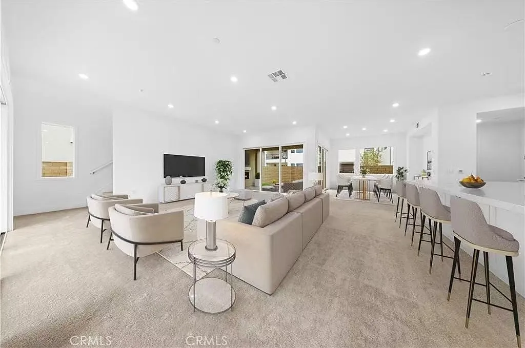 4 bed, 4.5 bath, 3528 sqft, $8,500 — Photo 2