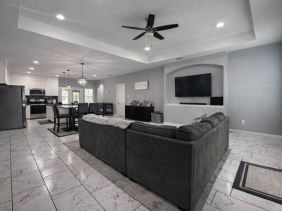 5th image of 211 Kelly Ln