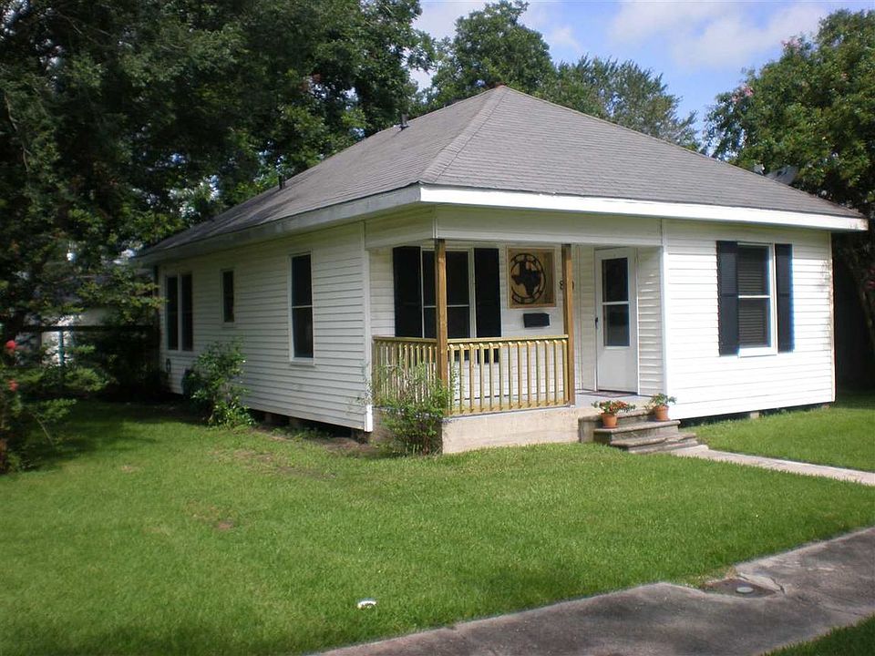 1st image of 830 Marion St