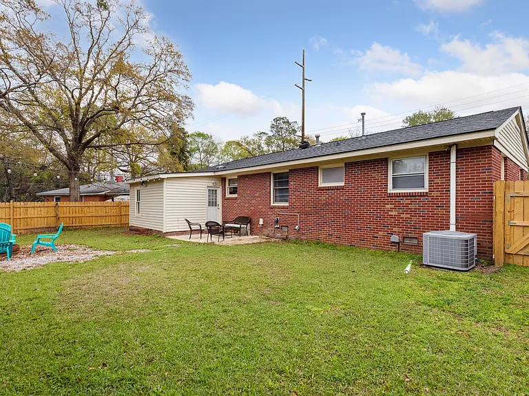 1104 Dickson Ave — Photo 36