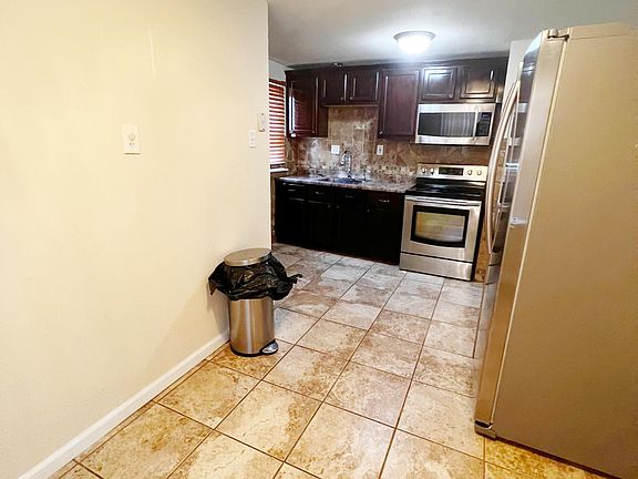 5th image of 8150 Underhill Dr