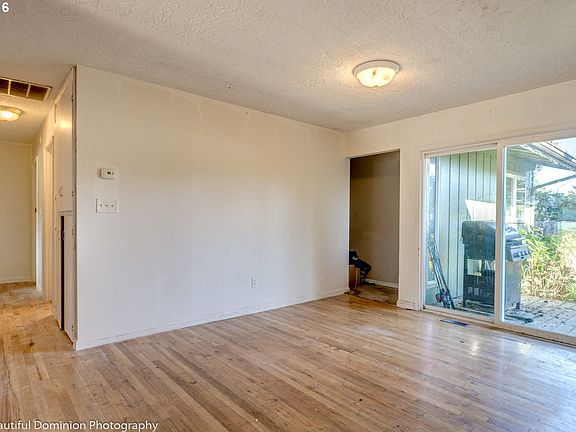 3rd image of 1104 NE 109th St