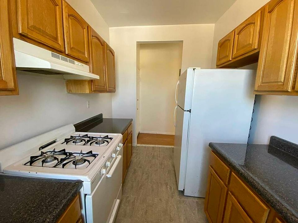 1st image of 114-28 Farmers Blvd