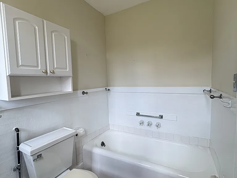 Walcott Ave — Photo 29