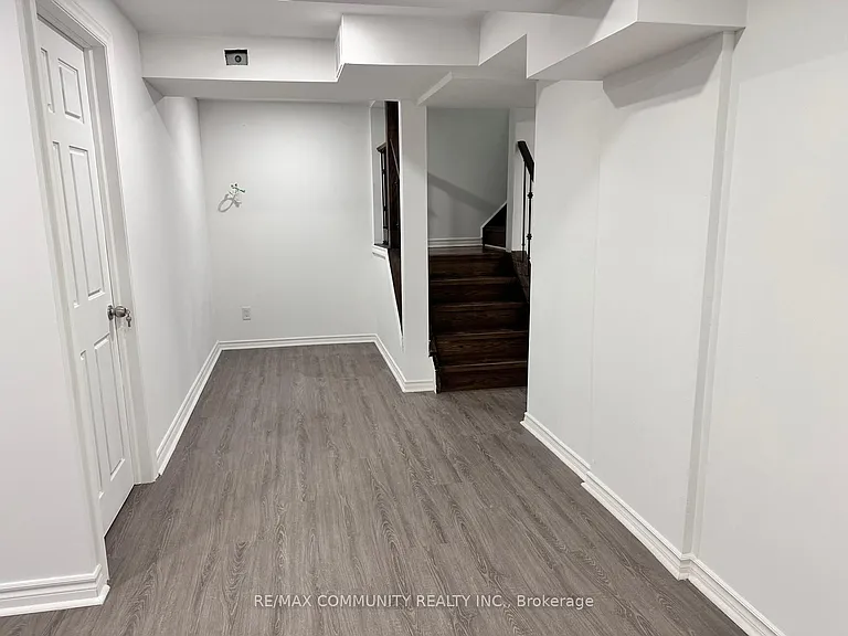 18 Hearth Pl — Photo 12
