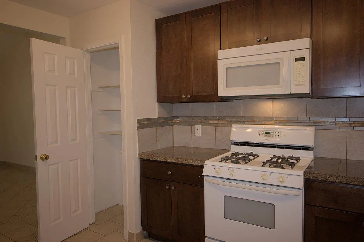 3 bed, 2.0 bath, 1066 sqft, $1,745 — Photo 4