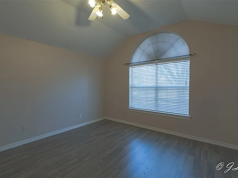8116 Ship St — Photo 13