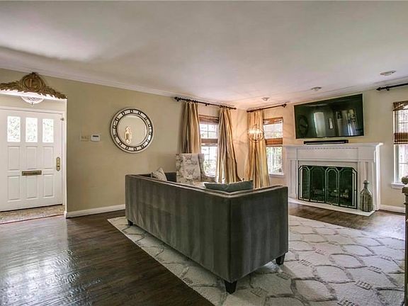 4th image of 4605 Mockingbird Ln