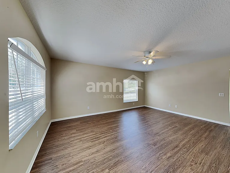 11002 Newbridge Dr — Photo 5