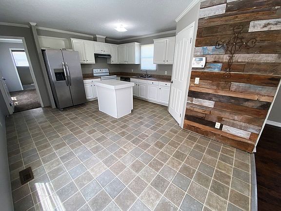 5th image of 102 Dennis Ln