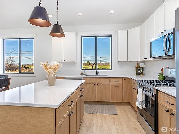 4th image of 1005 Night Hawk Way