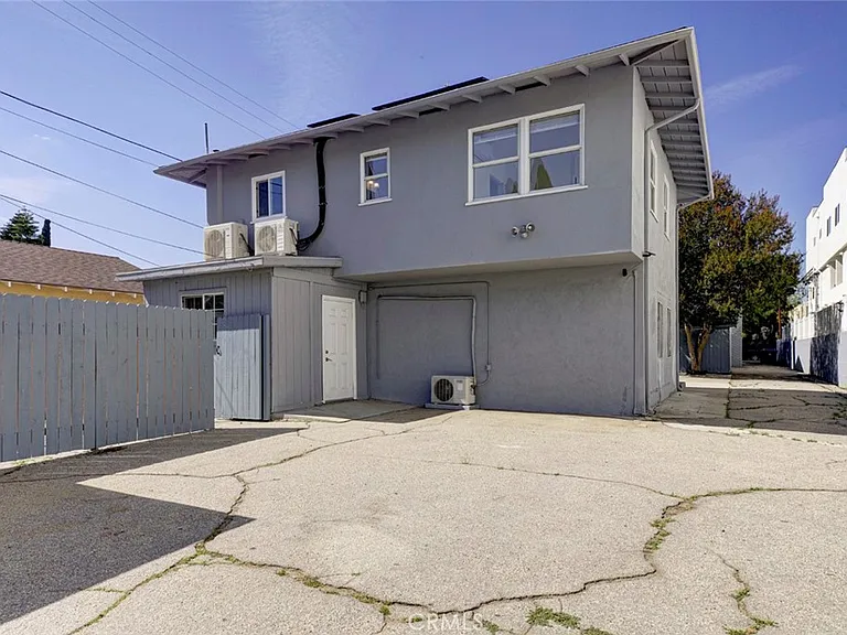 14916 Wyandotte St — Photo 26
