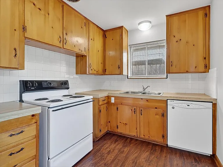 4637 Calvin Dr — Photo 12