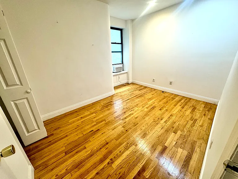 352 W 46th St #2C — Photo 6
