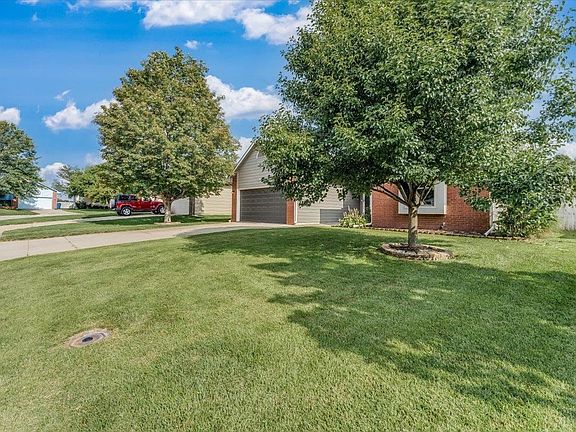 3rd image of 306 N Stonegate Cir
