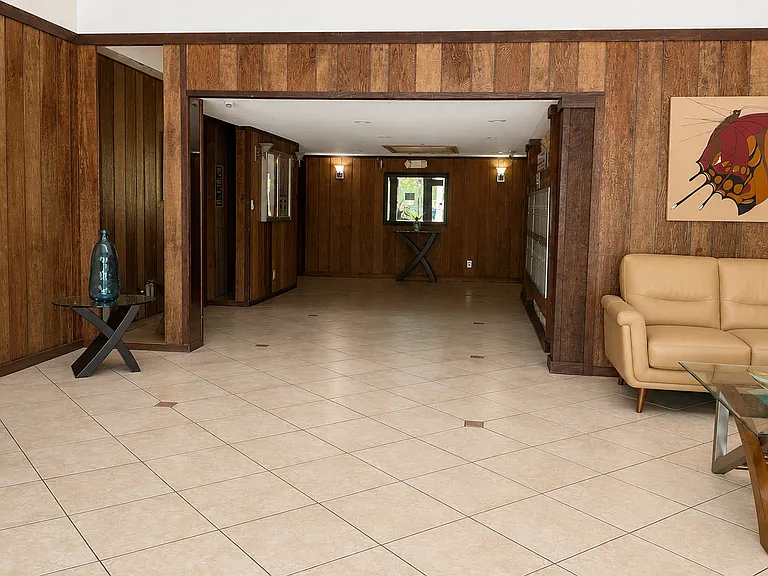 240 Lakeview Dr #306 — Photo 2