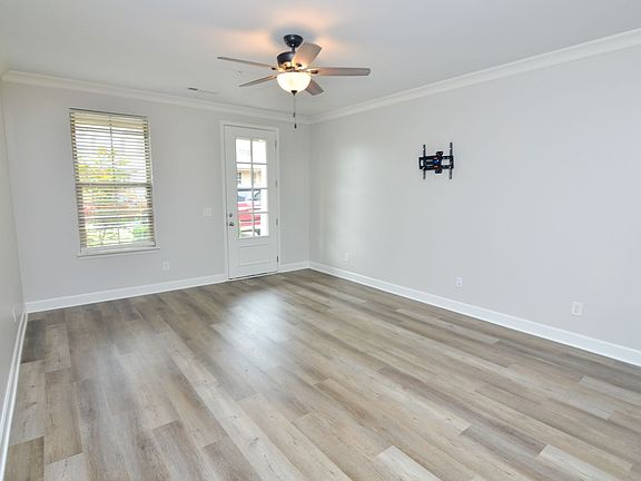 3rd image of 1422 Channing Dr