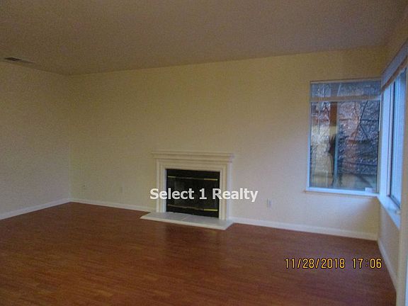 4th image of 2241 Oak Hills Dr