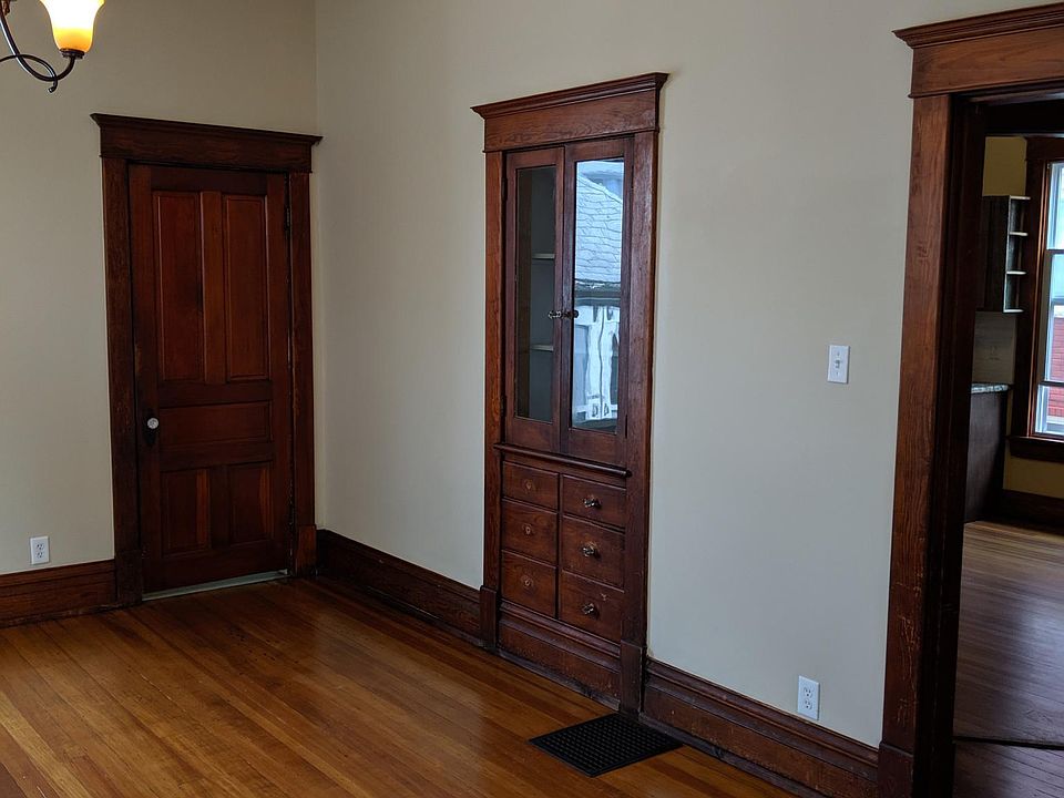 1st image of 212 S 8th St
