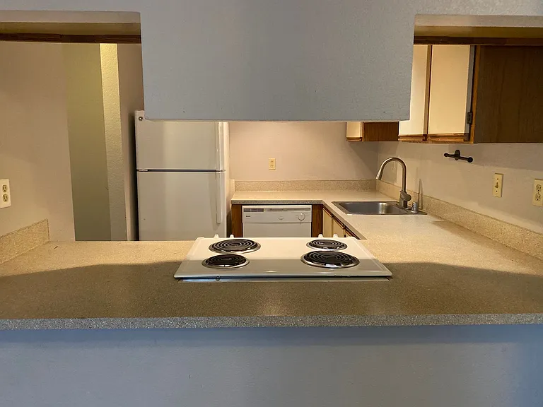 University Court Apartments — Photo 59