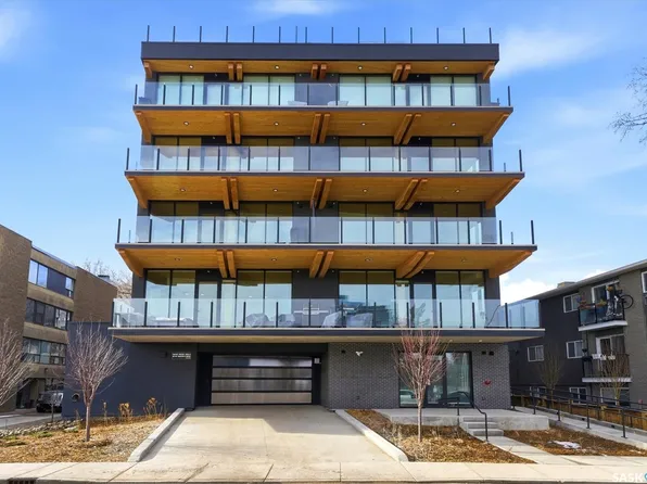 212 Saskatchewan Crescent #301, Saskatoon, SK S7N 0X6