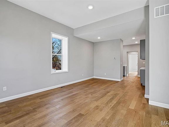 3rd image of 3716 Illinois Ave