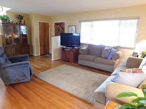 4th image of 5688 Woodhaven Dr